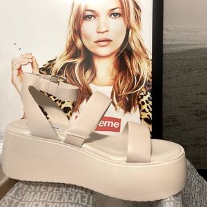 NWT: Platform sandals - Steve Madden